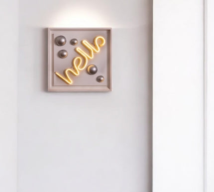 Hello Neon Işıklı Duvar Aksesuarı