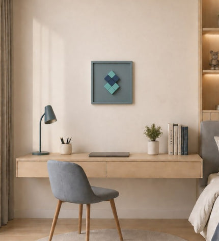 Wallibex Aqua Balance Duvar Dekoru / Ahşap çerçevesi ve aqua-kobalt tonlarındaki üç boyutlu küpleriyle modern ve dengeli bir görünüm sunan duvar dekoru.