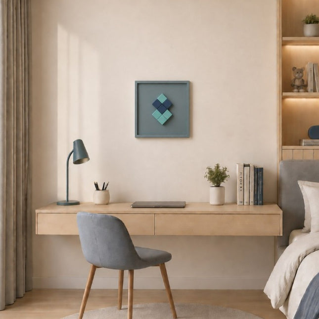 Wallibex Aqua Balance Duvar Dekoru / Ahşap çerçevesi ve aqua-kobalt tonlarındaki üç boyutlu küpleriyle modern ve dengeli bir görünüm sunan duvar dekoru.
