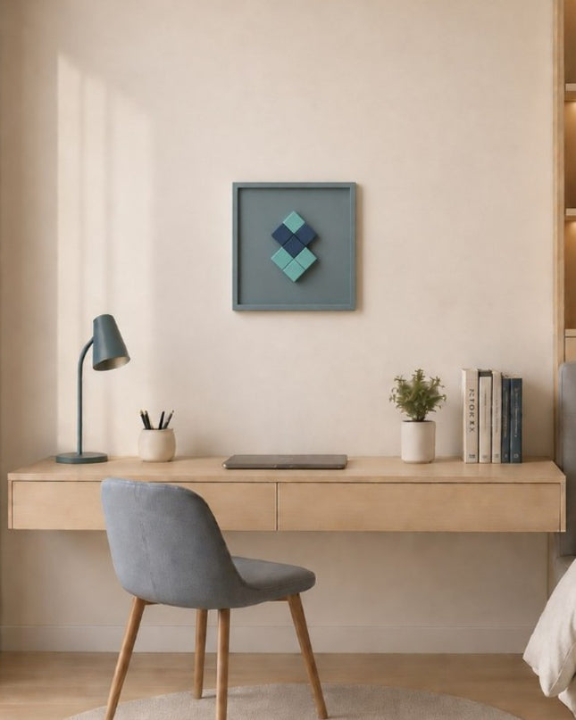 Wallibex Aqua Balance Duvar Dekoru / Ahşap çerçevesi ve aqua-kobalt tonlarındaki üç boyutlu küpleriyle modern ve dengeli bir görünüm sunan duvar dekoru.