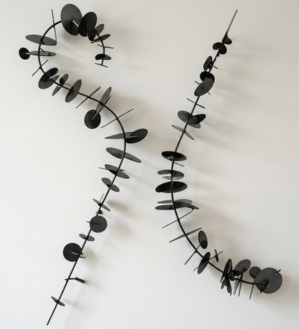 Timeless Duvar Dekoru – Metal Sanatsal Duvar Aksesuarı (100x70 cm)