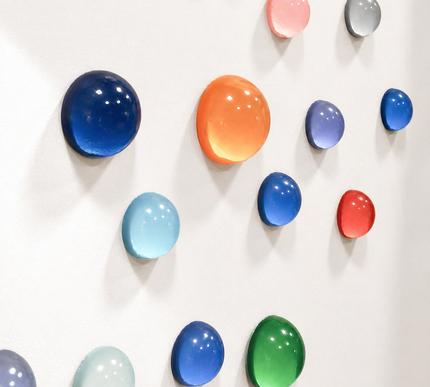 Wallipop Carnival 32’li Set Duvar Aksesuarı – Renkli Epoksi Duvar Dekoru (Ø8 / Ø6 / Ø4 cm)