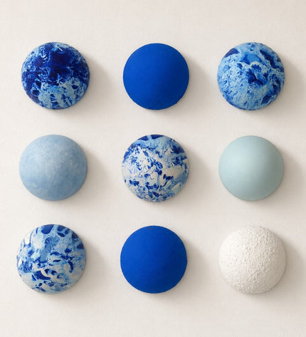 Wallipop Cobalt Drift Duvar Dekoru | Wallibex / Tek ve eşsiz Wallipop Cobalt Drift; alçı üzerine el boyaması 9 parçalı, dokulu ve şablonlu duvar dekoru.