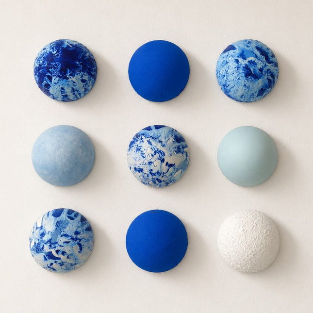 Wallipop Cobalt Drift Duvar Dekoru | Wallibex / Tek ve eşsiz Wallipop Cobalt Drift; alçı üzerine el boyaması 9 parçalı, dokulu ve şablonlu duvar dekoru.