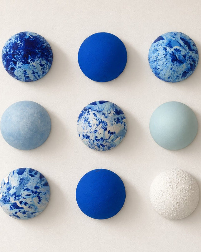 Wallipop Cobalt Drift Duvar Dekoru | Wallibex / Tek ve eşsiz Wallipop Cobalt Drift; alçı üzerine el boyaması 9 parçalı, dokulu ve şablonlu duvar dekoru.